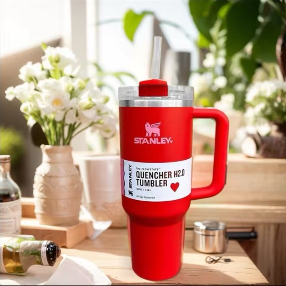 Stanley 40 oz Target Exclusive Quencher H2.0 Valentines Red Limited Edition NIB - Picture 4 of 16